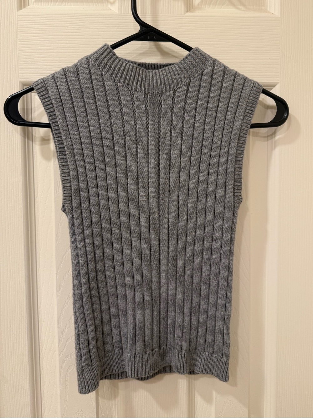 Ribbed sweater shell, mock turtleneck size small